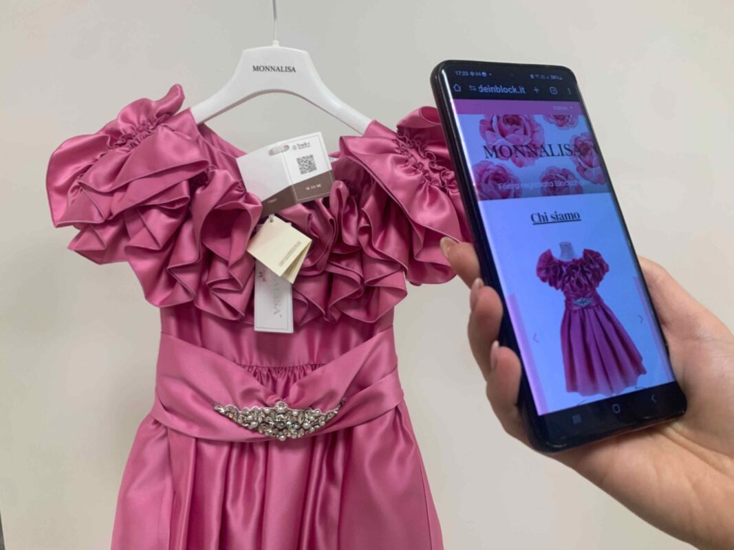 Digital product labeling: Monnalisa's Venice dress and the first digital label with artificial intelligence and blockchain