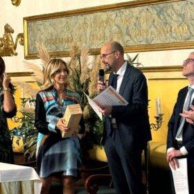 Cerimonia di premiazione del Premio Luca Ometto a EZ Lab per l'intelligenza artificiale e il Digital Product Passport